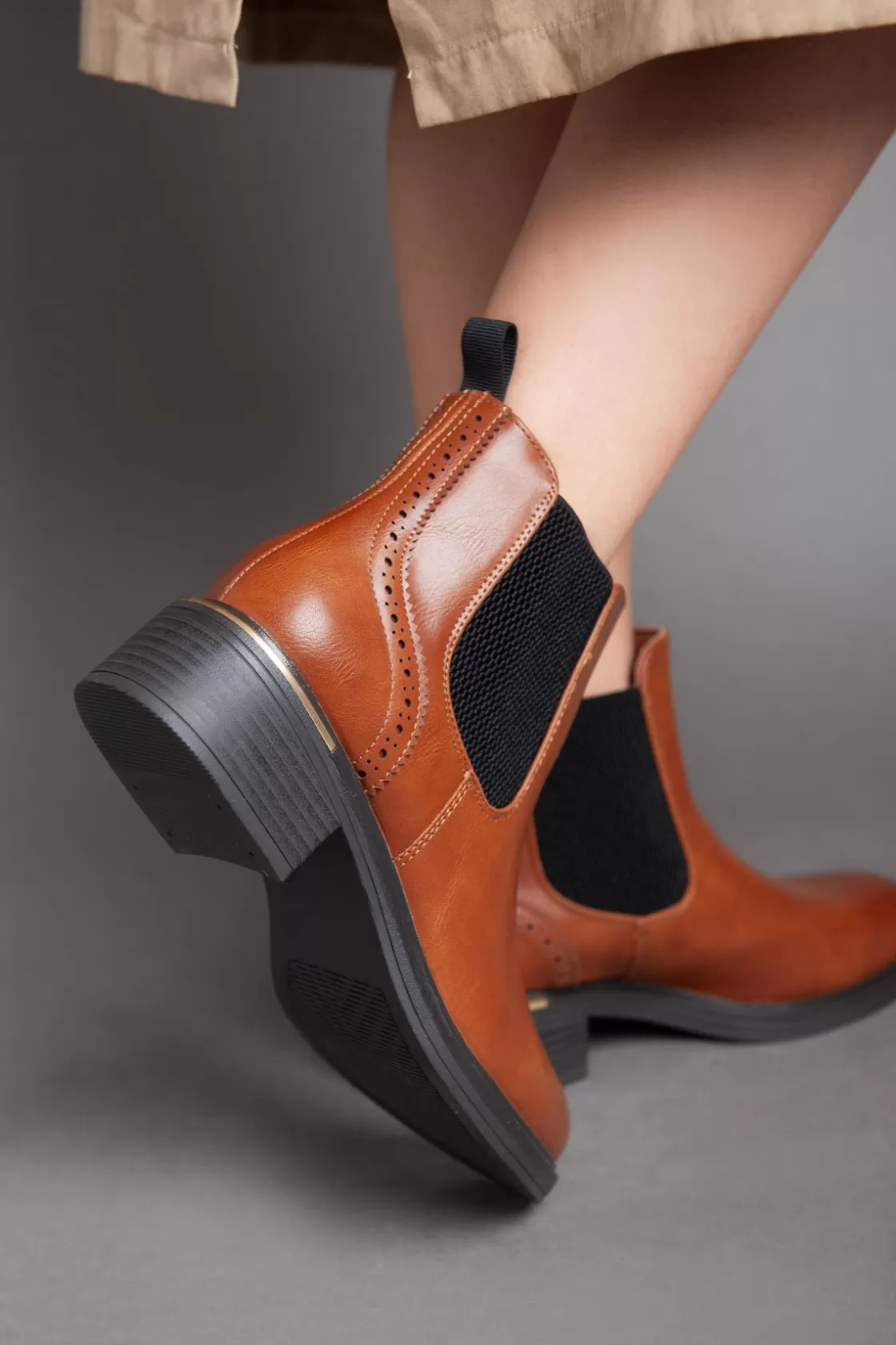 Boots*BREE Minimalist Chelsea Boots - Camel