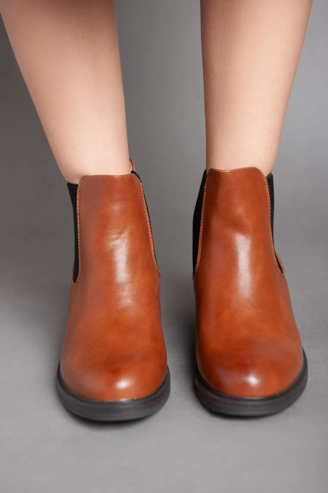 Boots*BREE Minimalist Chelsea Boots - Camel